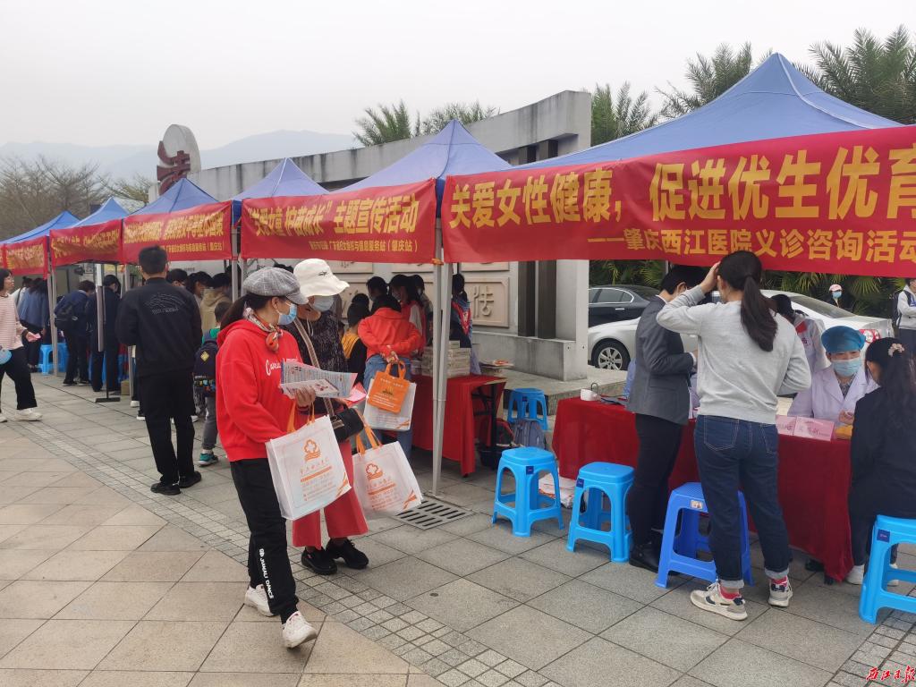 ”妇女维权周法治宣传活动3(记者 胡源愿摄).jpg ”妇女维权周法治宣传活动3(记者 胡源愿摄).jpg